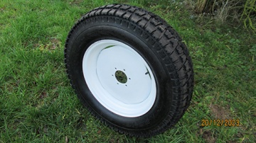 Roue gazon arrière 18" étroite - Hinomoto : C174
Iseki : Sial/Hunter 16s, Sial/Hunter 20s, TF15, TM, TM15, TM17, TM217, TM3200, TU150, TU155, TU157, TU160, TU165, TU167, TU1500, TU1600, TU PP, TX155, TX1500, TX1510, TX2160
Kubota : A175, A195, Aste, B1-15, B1-16, B72, B1500, B1502, GB15, GB16(F), GB150, GB155, GB170, GB175
Massey Ferguson : MF1215, MF1220, MF1225
Yanmar : A116, YM1510
Zen-Noh : ZB1500, ZB1502
